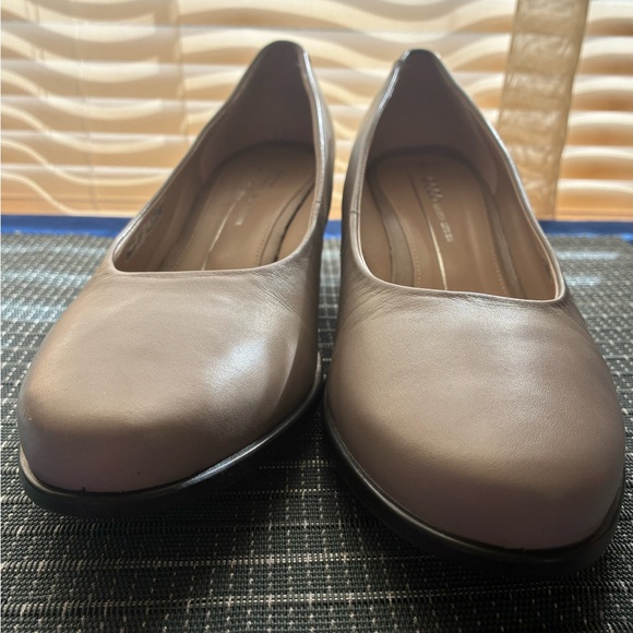 ECCO Shape 45 Woman’s Chic Leather Beige Wedge Shoes (Sz 7-7.5) - Picture 6 of 9